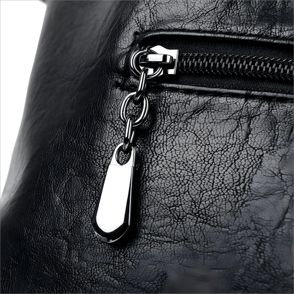 Lady's simple and versatile handbag