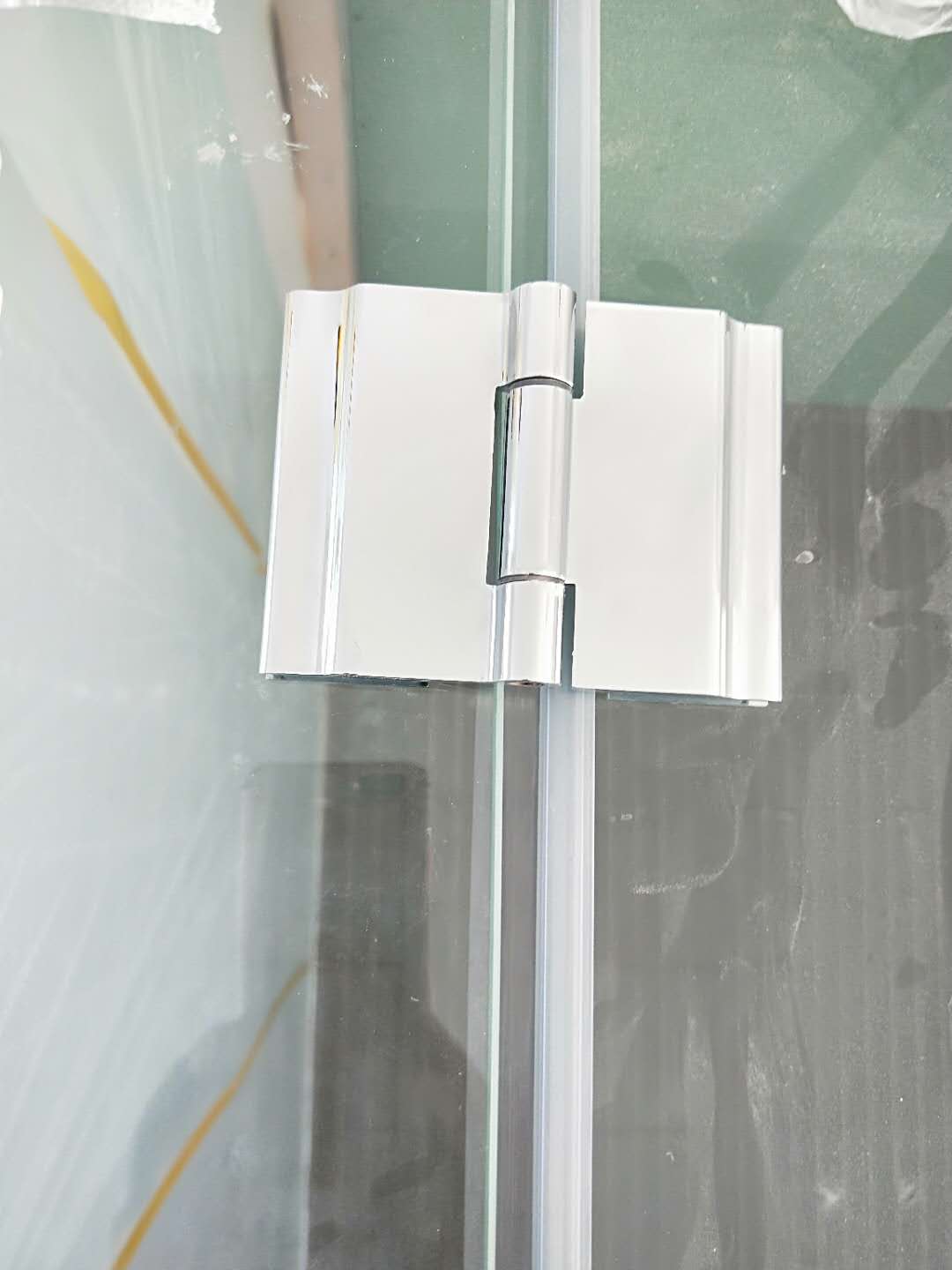 Glass hinge