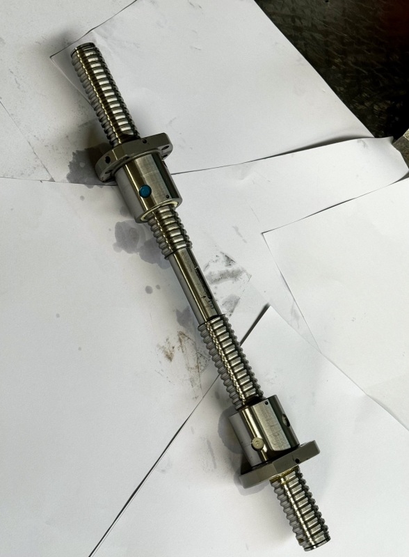 Left and right rotary integrated ball screw