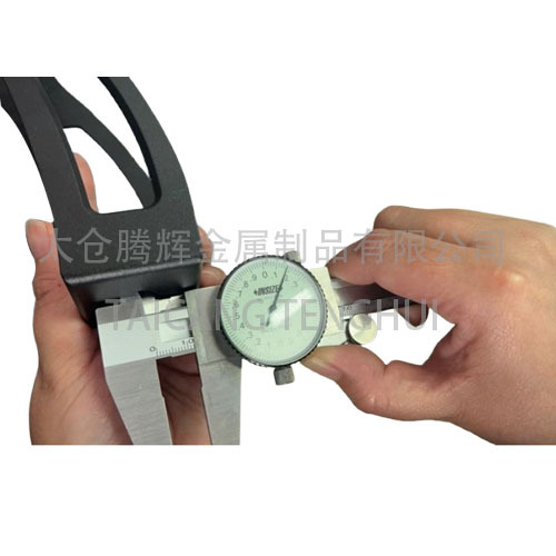 Garfo dianteiro de cadeira de rodas com diferentes superfícies