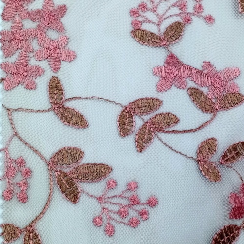 Tessuto in tulle di poliestere 100% ricamato floreale rosa