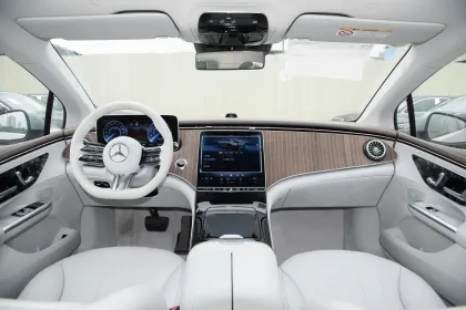 2025 Luxury Sedan Electric and Fuel Cell Technology for 2024 Mercedes-Benz EQE 4x4
