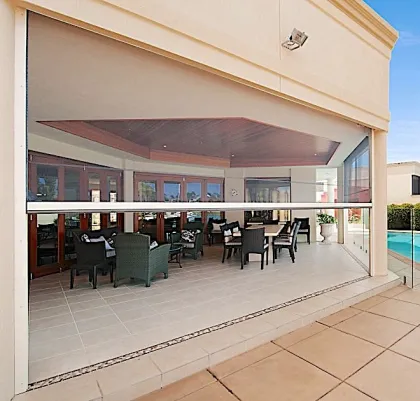 Roller Blinds and Sunscreen Curtains with Outdoor Blinds