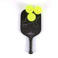 raquetes e bolas de pickleball