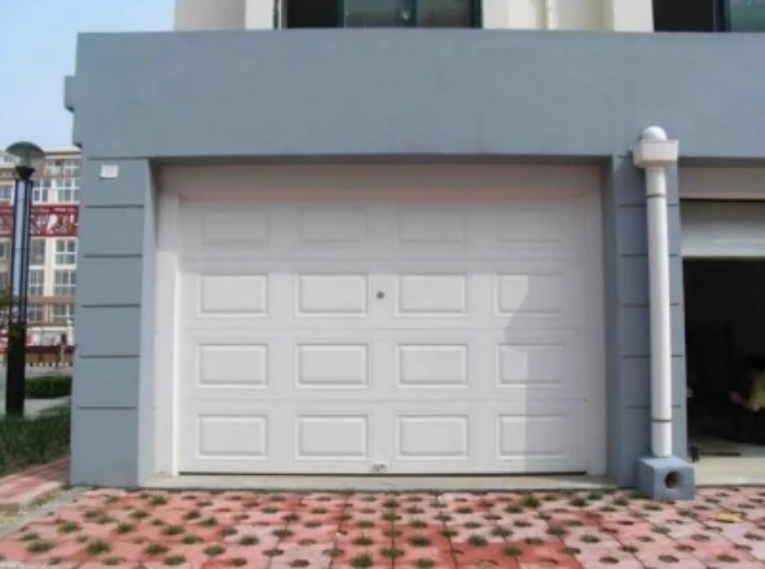 Automatic sectional intelligent garage door