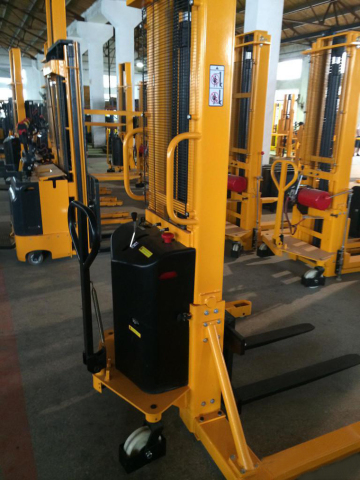 XS Series Semi Electric Stacker