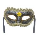 Masque de haute qualité avec des fleurs et des paillettes