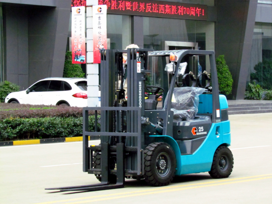 Short Wheelbase Diesel Forklift