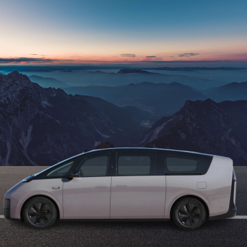 Li Auto Mega: MPV الفاخرة التي تبلغ مساحتها 7 مقاعد طويلة المدى مع محرك مزدوج 4WD