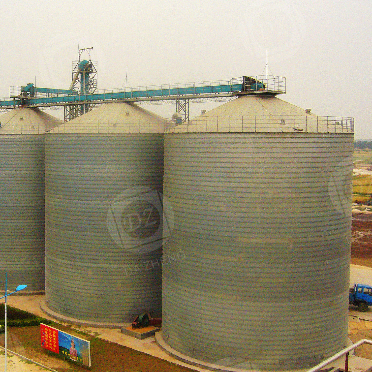 Raw material warehouse for fruit wine brewery