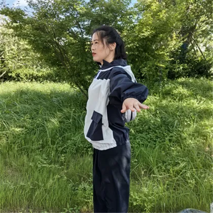 Professional Beekeeper's Suit: The Essential Apiculture Jacket for Hive Management