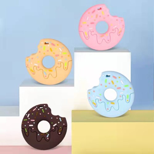 Mastigar a donut de silicone com alimentos para bebês