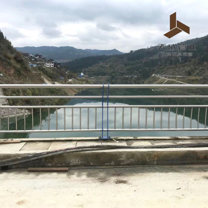 درابزين الأنابيب المركب غير القابل للصدأ Riverway