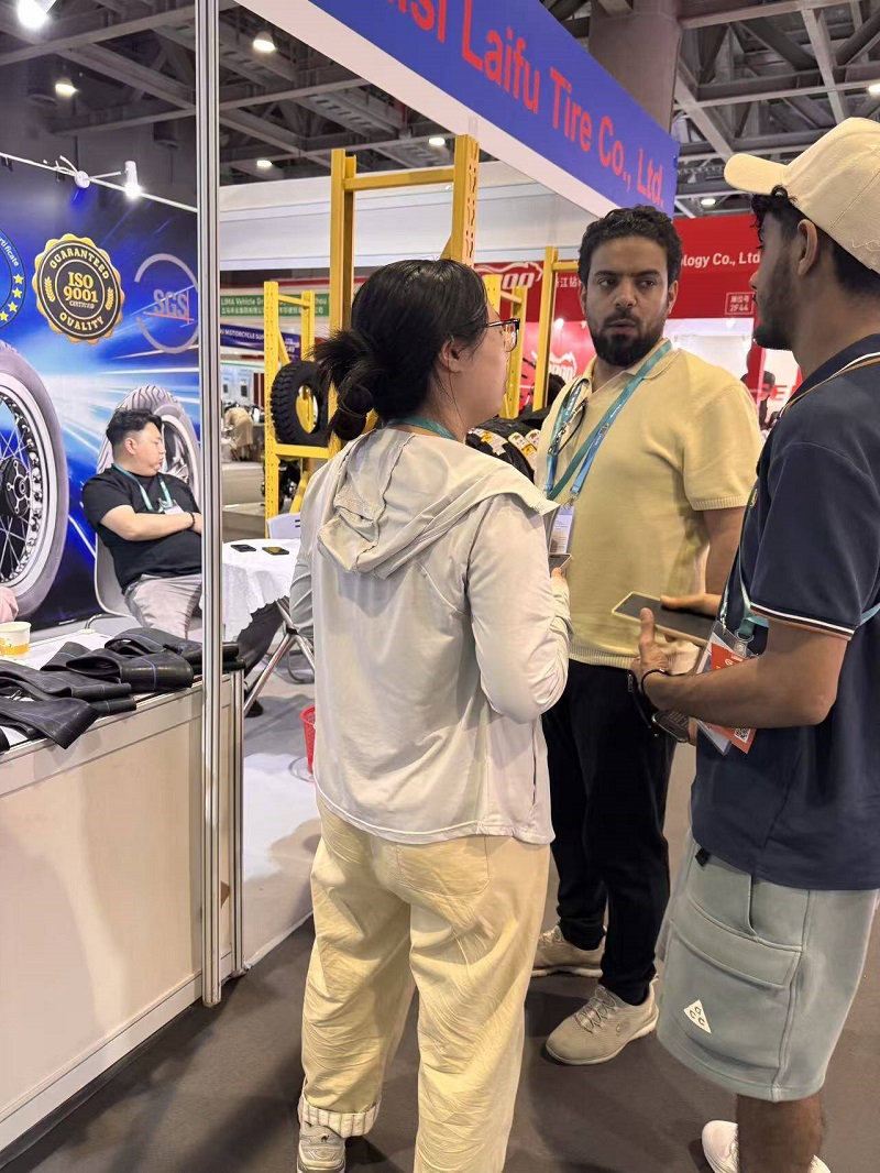 Canton Fair Sees a Surge in Orders! International Buyers Compete with Cash for Rislife KUMA Tires