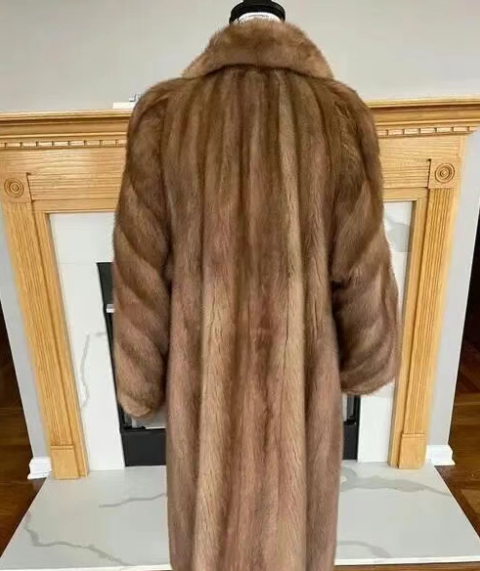 A New Darling in the High-End Fur Market – Pastel Mink: Natural Colors Become the Mainstream