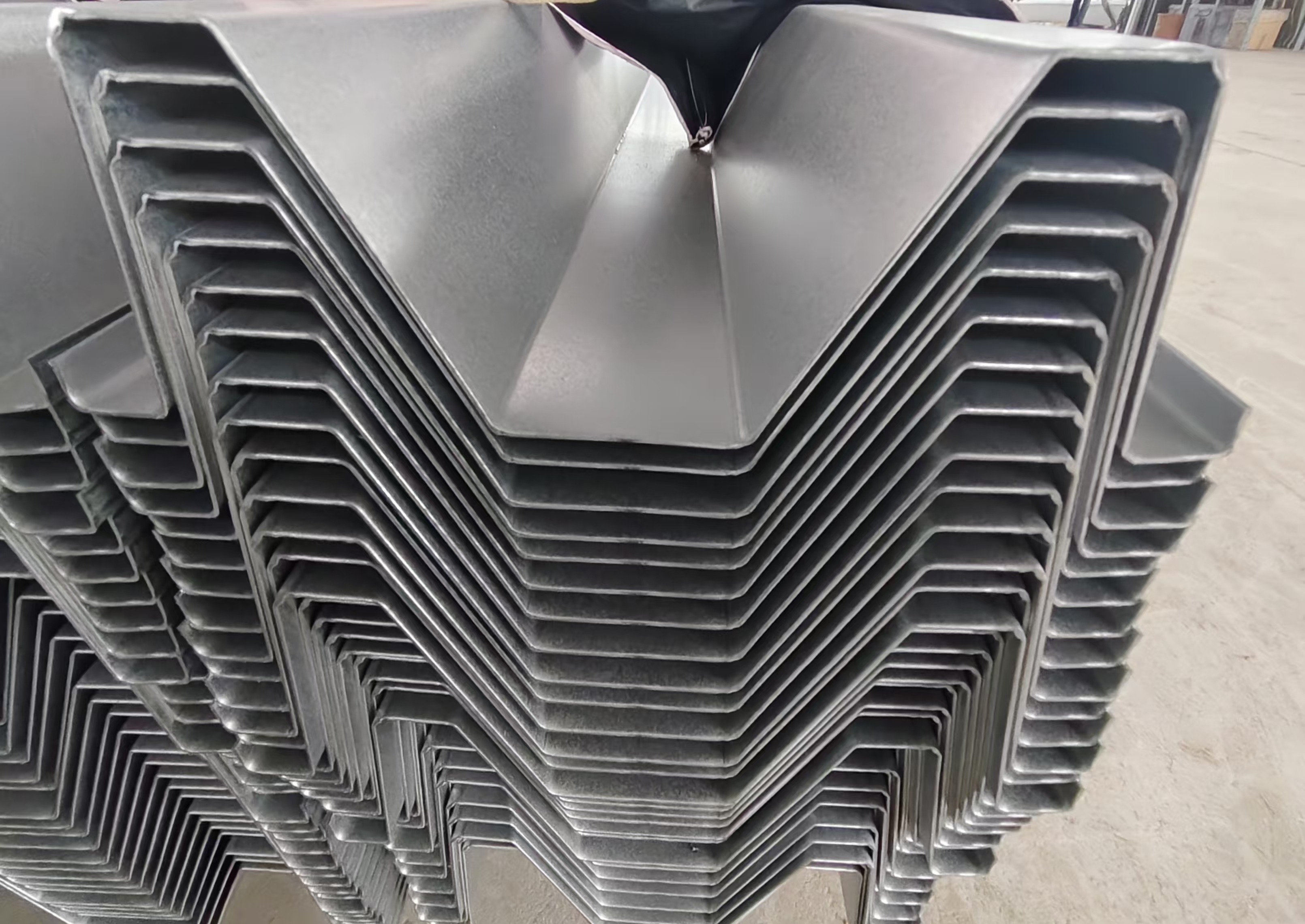 Steel waterproof M shaped channels in BIPV