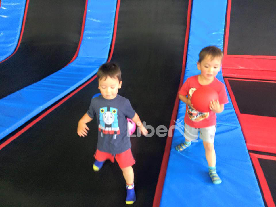 indoor children trampoline