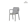 Outdoor wrought iron seats are waterproof and sunproof
