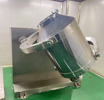 Three dimensional dry powder mixer