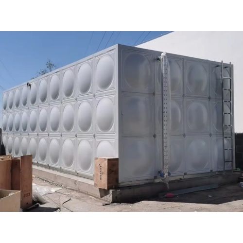 Tanque de água em aço inoxidável montado