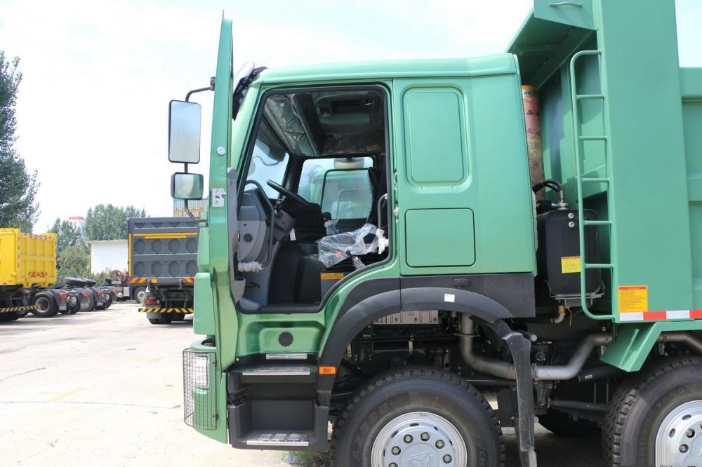 العلامة التجارية الصينية Howo V7 سعة كبيرة 15T Truck Dump Truck 8x4 12TIRES