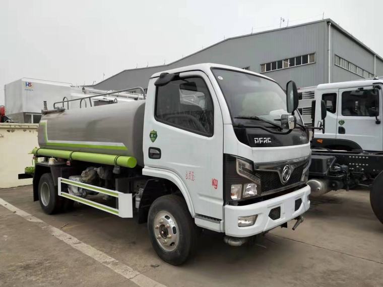 Dongfeng 5-7 CBM شاحنة ناقلات المياه للبيع