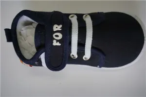 The boy injection warm shoes