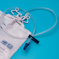 EO การฆ่าเชื้ออุปกรณ์การแพทย์ถุงเก็บปัสสาวะสำหรับผู้ใหญ่ T Valve ถุงปัสสาวะแบบใช้แล้วทิ้ง