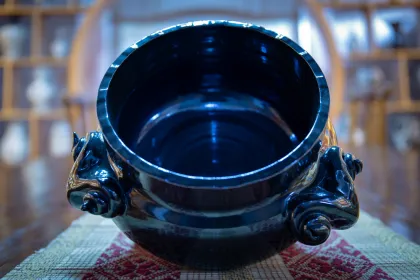 Black glaze Sanyangkaitai tripod stove