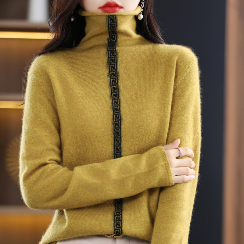 Woolen knit pullover with hem and pile neck