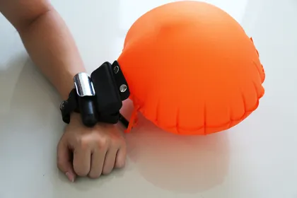 underwater emergency escape lifesaving rescue wrist device