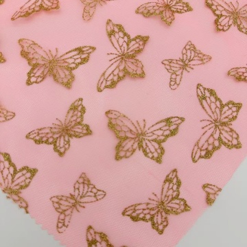 100 % Polyster-Tüllstoff mit goldenem Schmetterlingsglitter