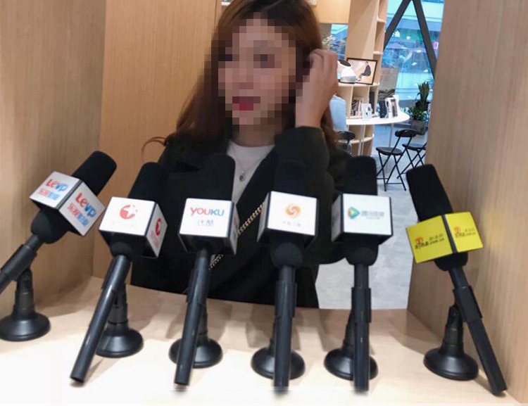 Fake Plastic Interview Reporter Microphone Costume Accessory Toy Prop ...