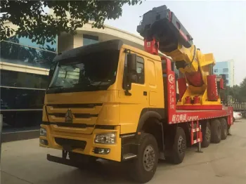 HOWO 200 tons heavy truck crane
