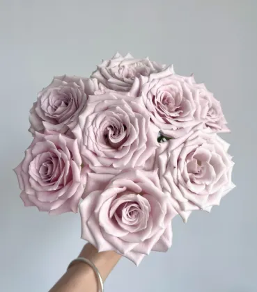 Manta Rose Single-Headed Flower Arrangement