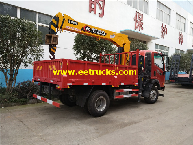 5 Ton Small SINOTRUK Truck with Cranes