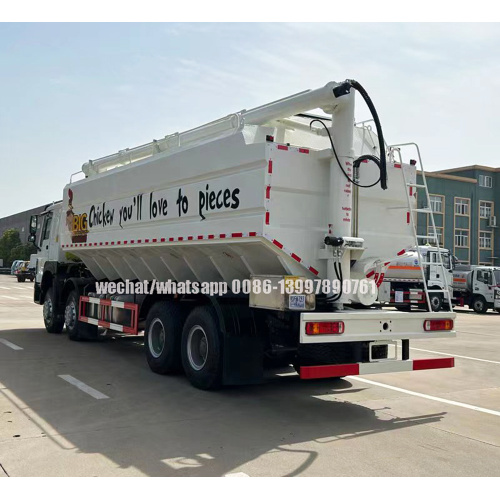 SINOTRUCK HOWO 8X4 40m³ 22ton Bulk Feed Delivery Truck