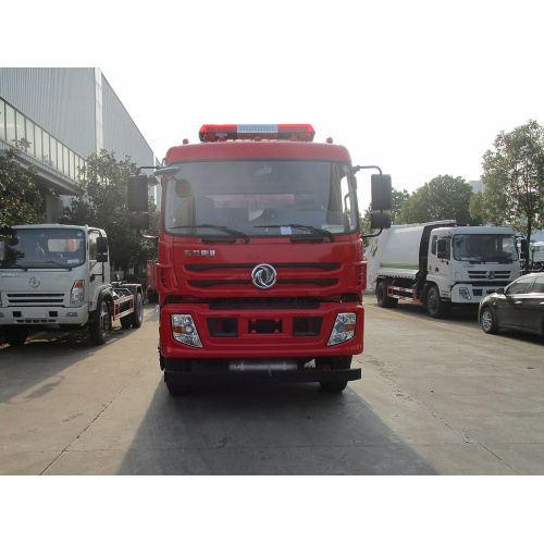 20000 -литровый грузовик с топливным баком с нефтяным баком.