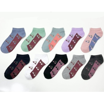 Wholesale custom polyester socks
