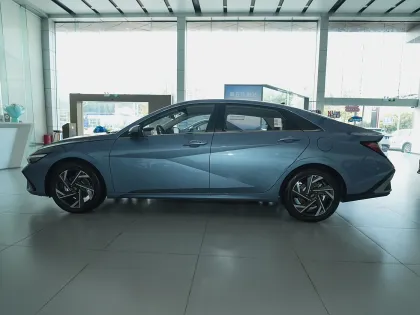 2023 Hyundai Elantra 1.5L CVT LUX