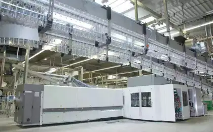 Automatic PET Bottle Combi Block: Blowing, Filling & Capping Machine