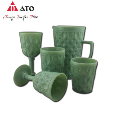 Bicchieri di vino verde tazza di vetro d&#39;acqua