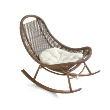 Beach Bar Popular Outdoor Leisure Recliner Rattan Rocking Chair with Pillow