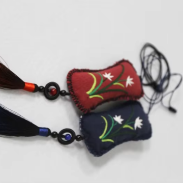 Chinese Handmade Sachets: Mugwort Leaf Deodorizer & Orchid Embroidered Pendant