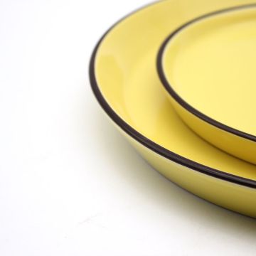 Ensembles d&#39;assiettes en gros jaune glacée