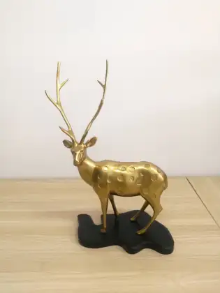 Nordic Design Metal Casting Aluminum Golden Finished Ornaments for Desktop Decor