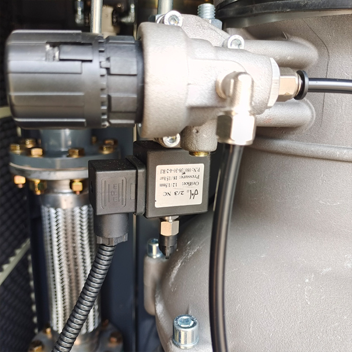 Economical and practical 75HP two stage screw air compressor with waste heat recovery