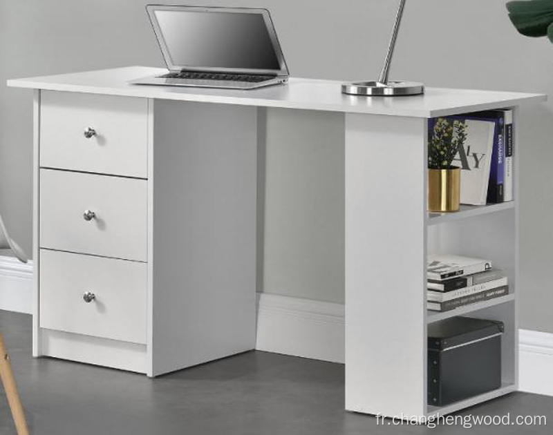 Bureau d&#39;ordinateur simple et élégant