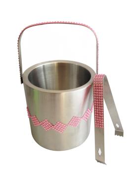 Chai nước làm bằng thép không gỉ