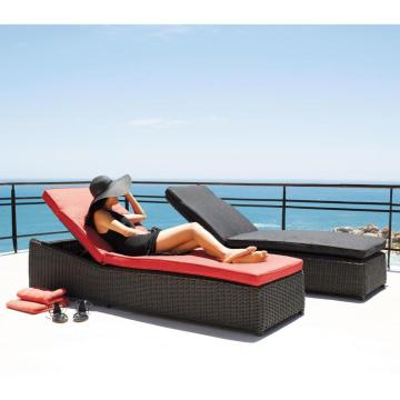All Weather Outdoor Swimming Pool Sunbed Furniture Set with Table